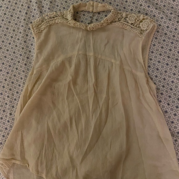 Cute white blouse - Picture 3 of 3